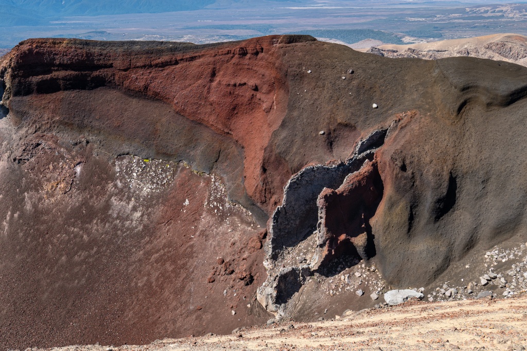 Cratère rouge dans le parc national du Tongariro