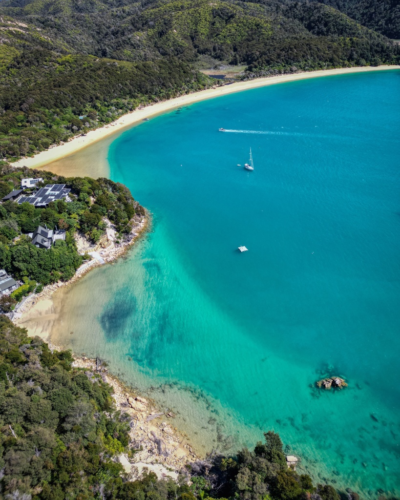 Que faire dans le parc Abel Tasman : prendre un bateau taxi