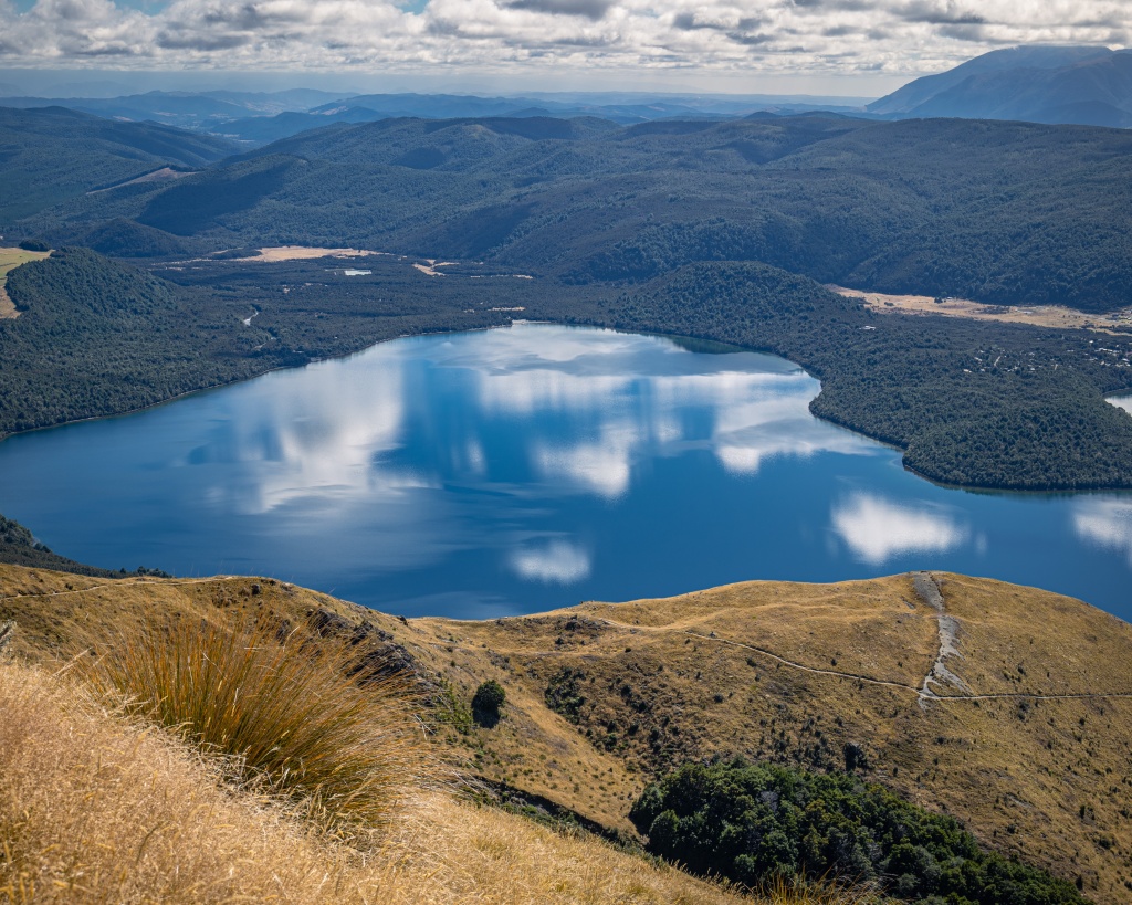 Que faire à Nelson Lakes : les randonnées au lac Rotoroa