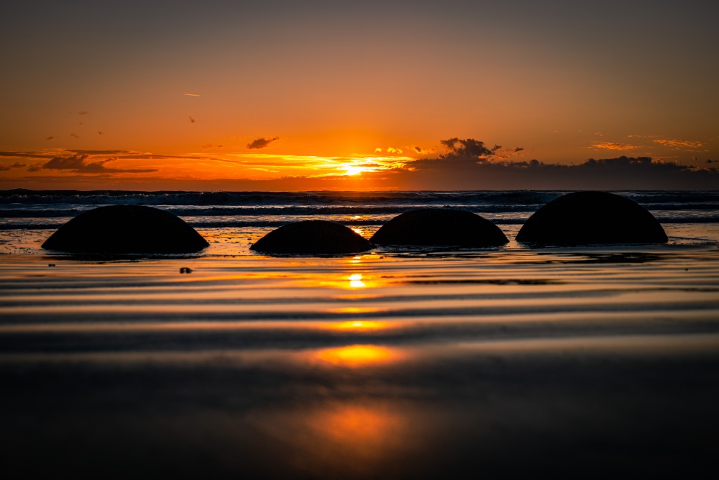 Visiter la plage Moeraki Boulders à marrée basse