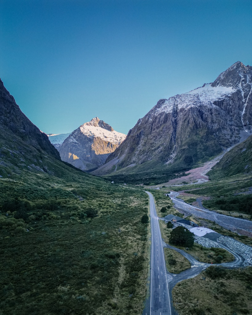 Visiter Milford Sound en Nouvelle-Zélande : conduire sur la Milford road