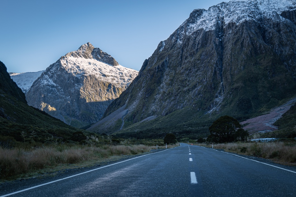 Que faire à Milford Sound : conduire sur la Milford Road, l’une des plus belles routes de Nouvelle-Zélande