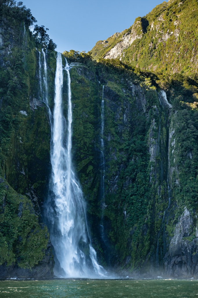 Visiter Milford Sound en Nouvelle-Zélande : faire une croisière au milieu des cascades du fjord
