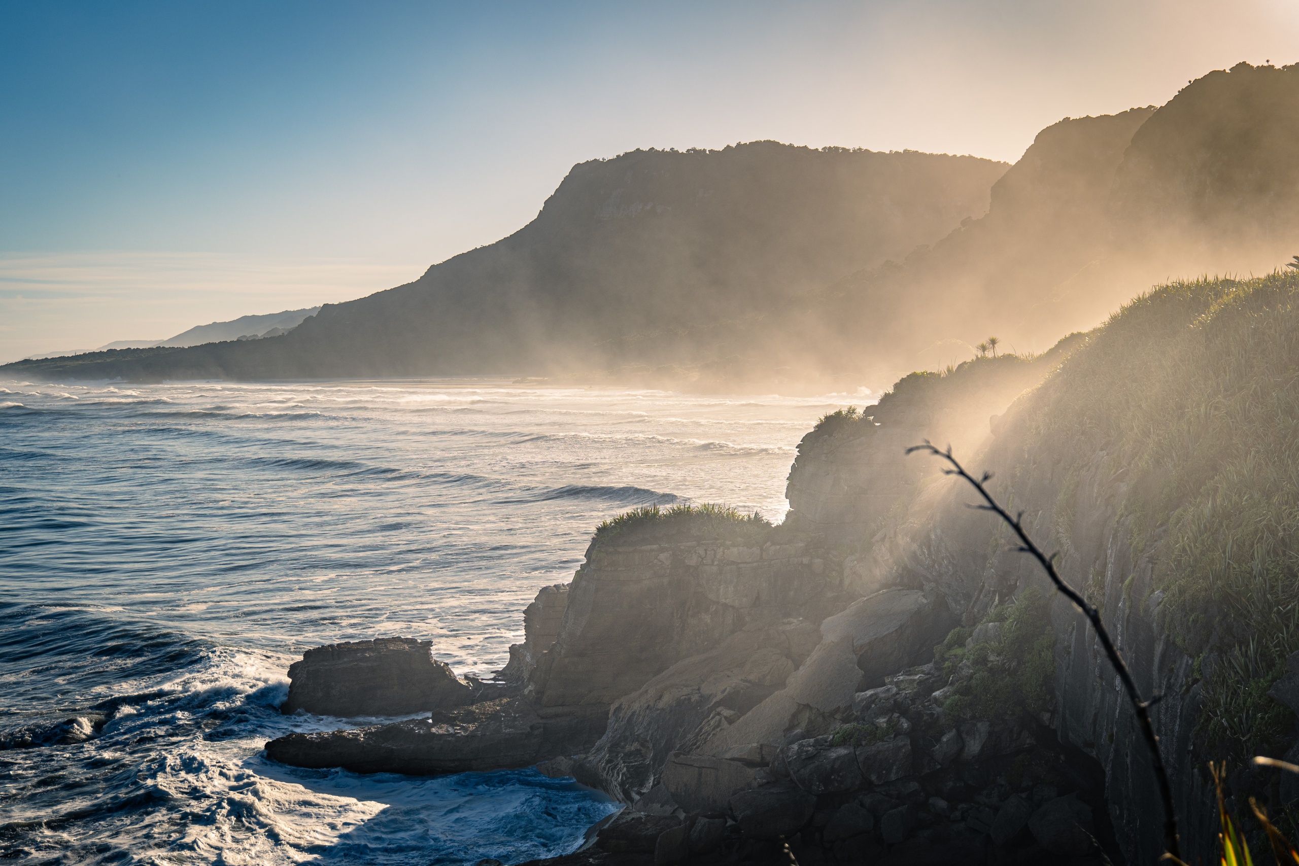La route de Westport à Greymouth en Nouvelle-Zélande
