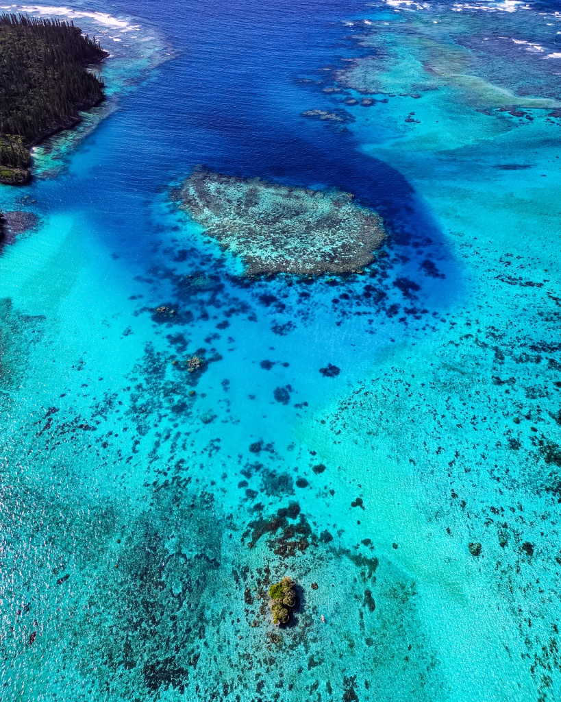 Visiter l'île des pins : Traverser la baie d'Upi en pirogue traditionnelle