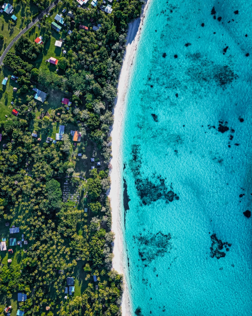 Visiter Lifou : se baigner à la plage de Luengoni