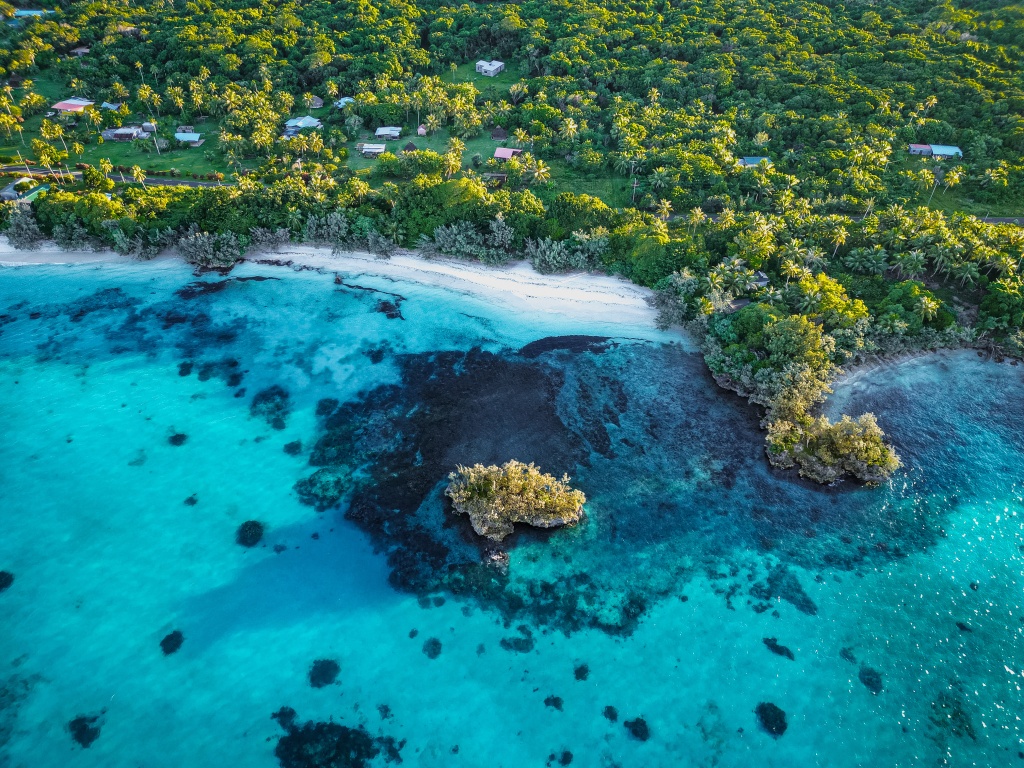 Que faire à Lifou : se baigner à la plage de Luengoni