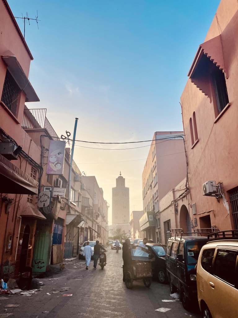 Visiter la place Jemaa el-Fna et se balader dans la medina de Marrakech