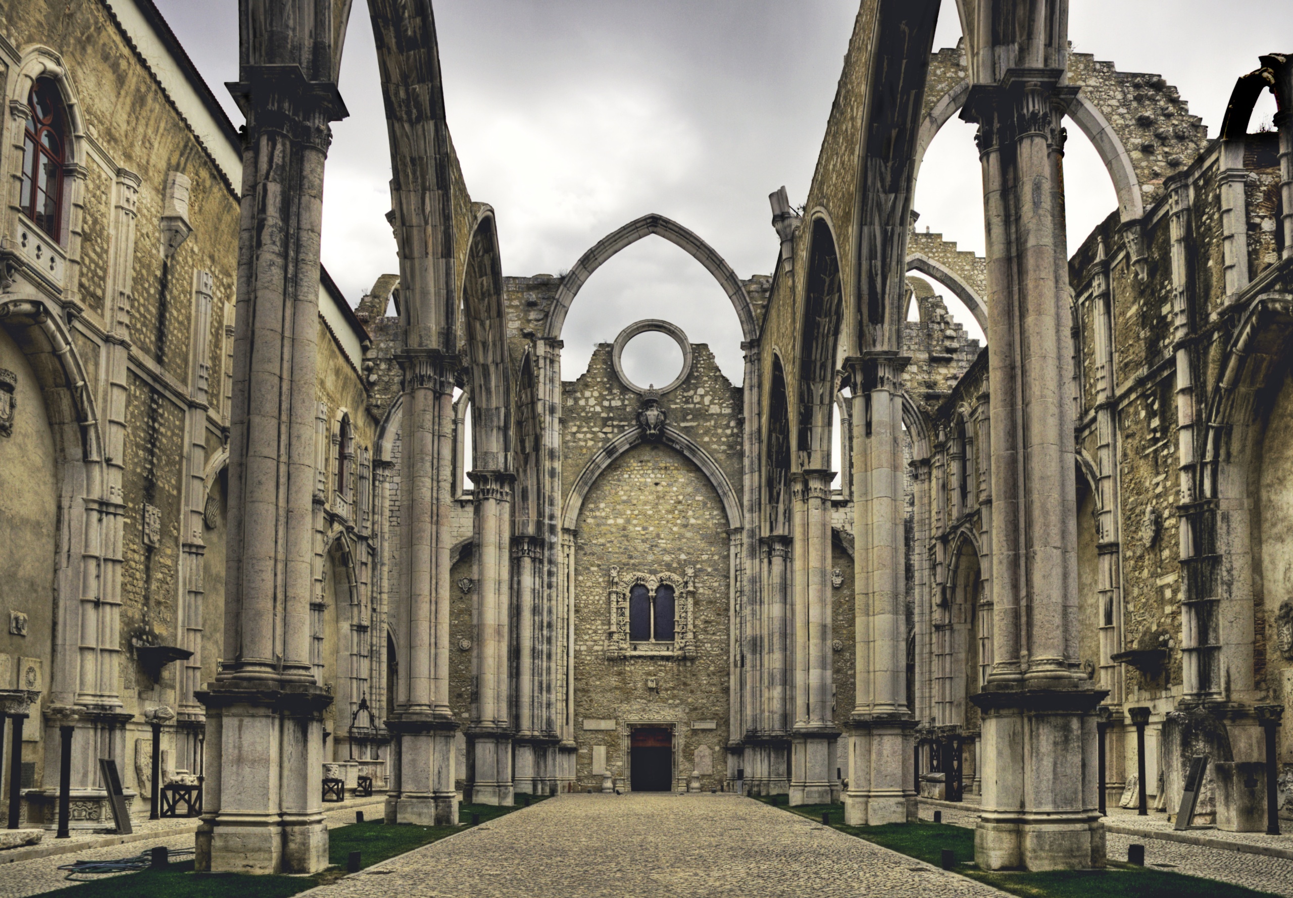Que faire à Lisbonne - Visiter le couvent des Carmes à ciel ouvert