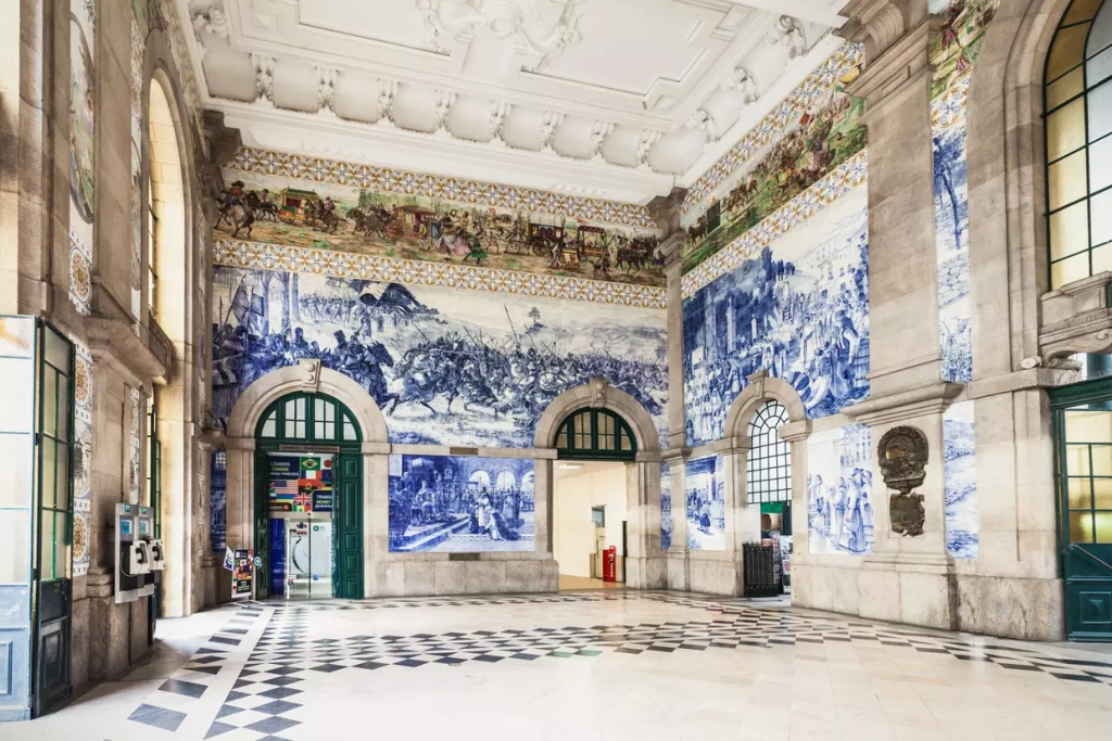 Que voir à porto : Voir les azulejos de la gare de São Bento